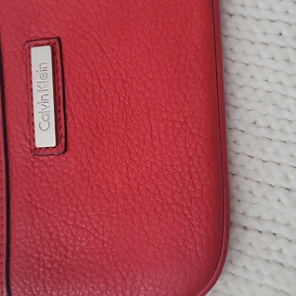 Calvin Klein red clutch zipper pouch - Picture 3 of 11